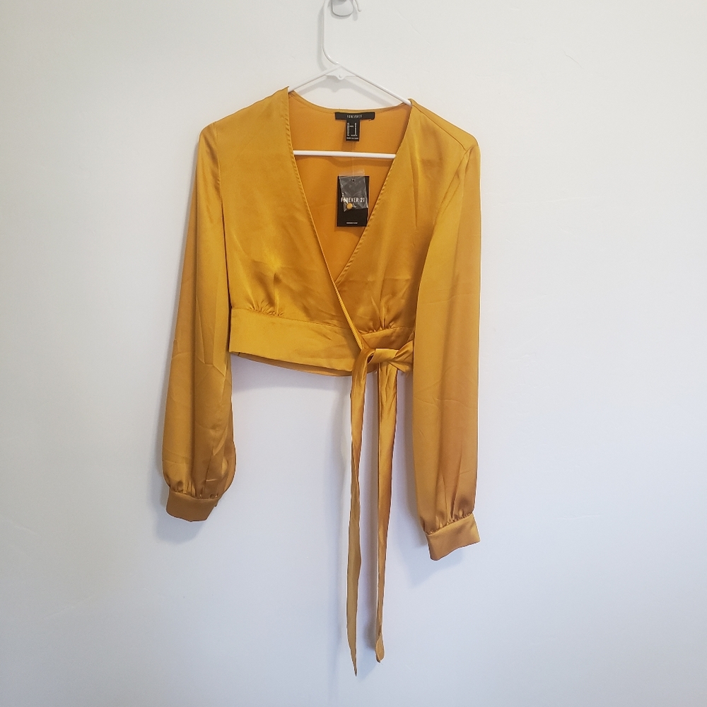 NWT Forever 21 Cropped Satin Blouse Sz M